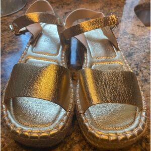 Gold Zara sandals to make any outfit Pop! Size 36